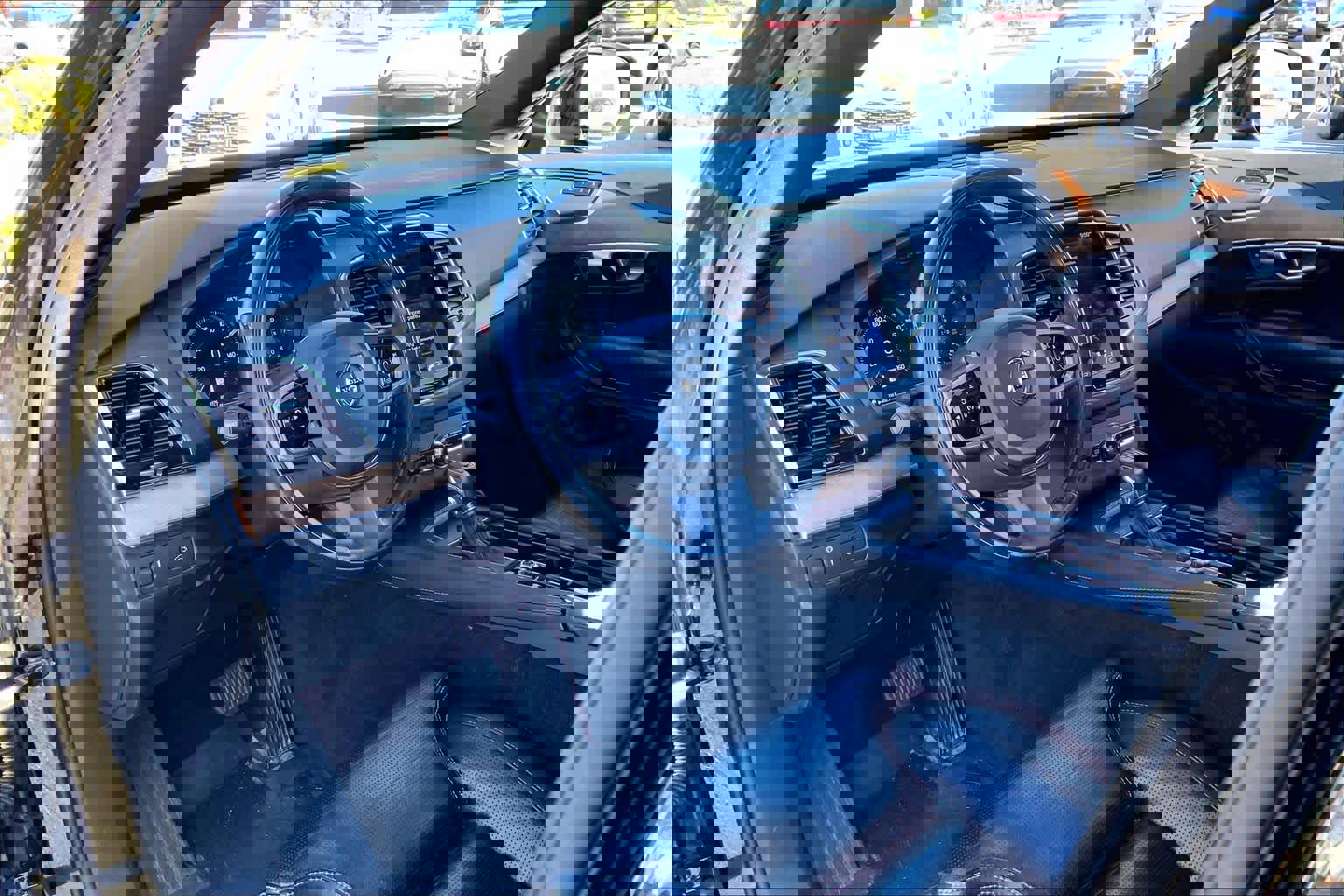 Used 2017 Volvo XC90 T6 Inscription w/ Vision Package image 17