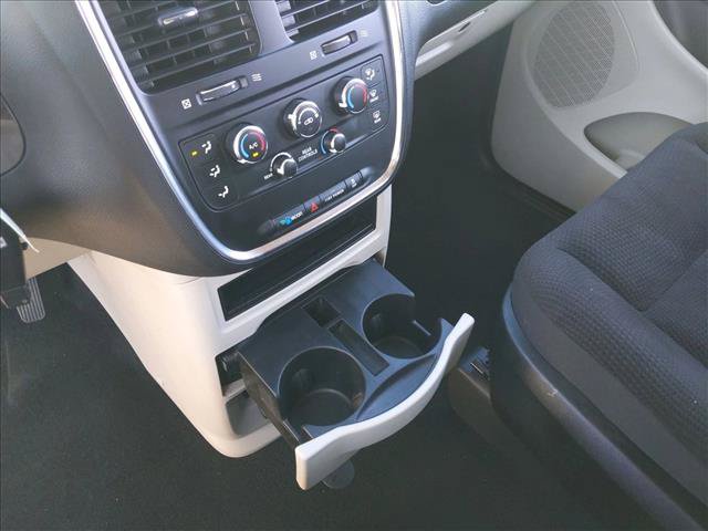 Used 2018 Dodge Grand Caravan SE w/ UConnect Hands-Free Group FWD image 12