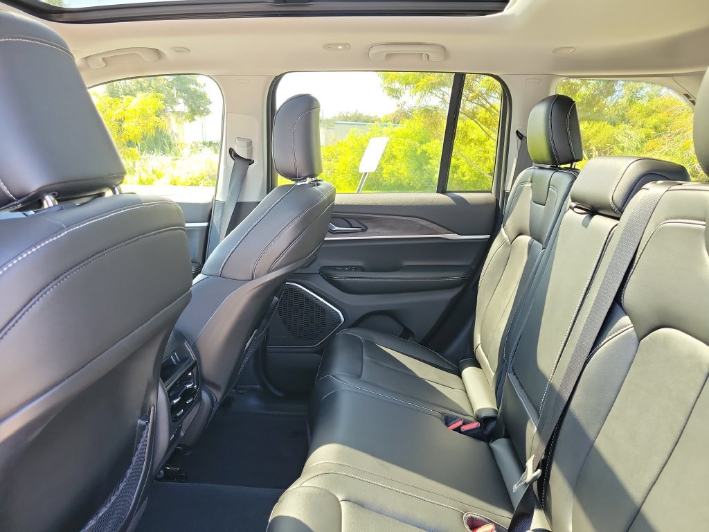 Used 2022 Jeep Grand Cherokee Limited AWD/4WD image 23