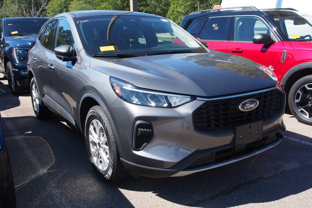 Certified 2023 Ford Escape Active AWD/4WD image 2