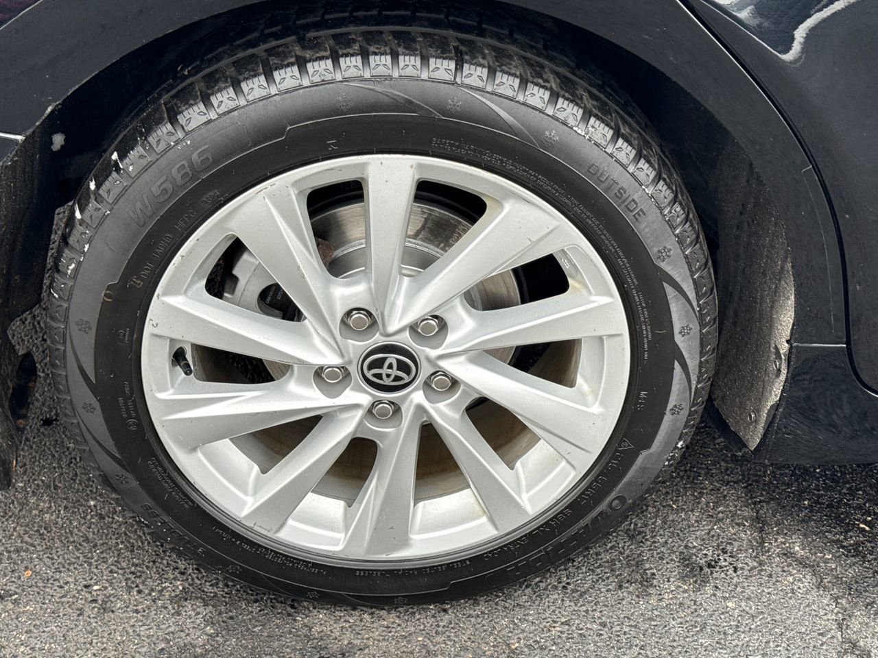 Used 2023 Toyota Camry SE image 9