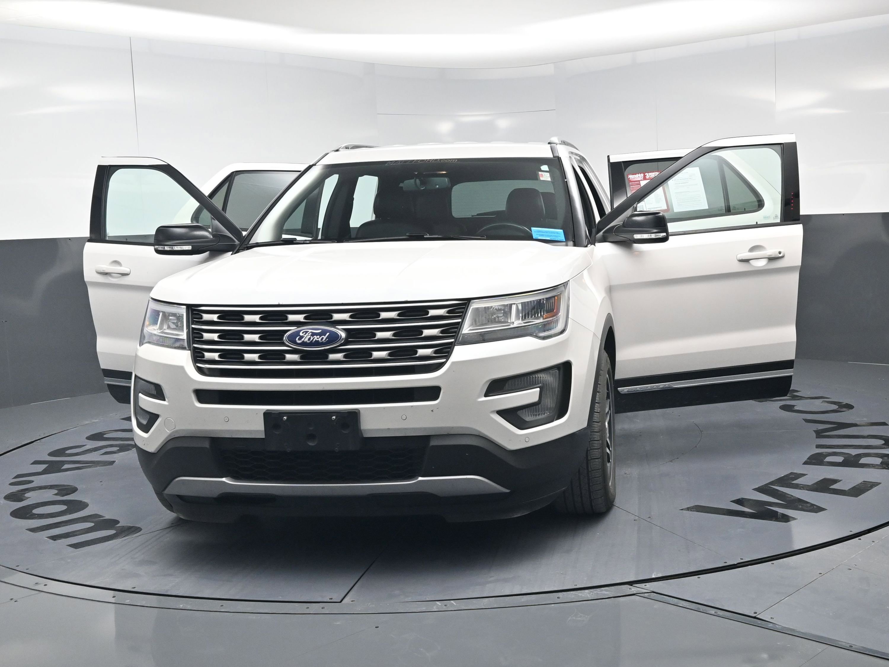 Used 2017 Ford Explorer XLT w/ Equipment Group 202A image 13