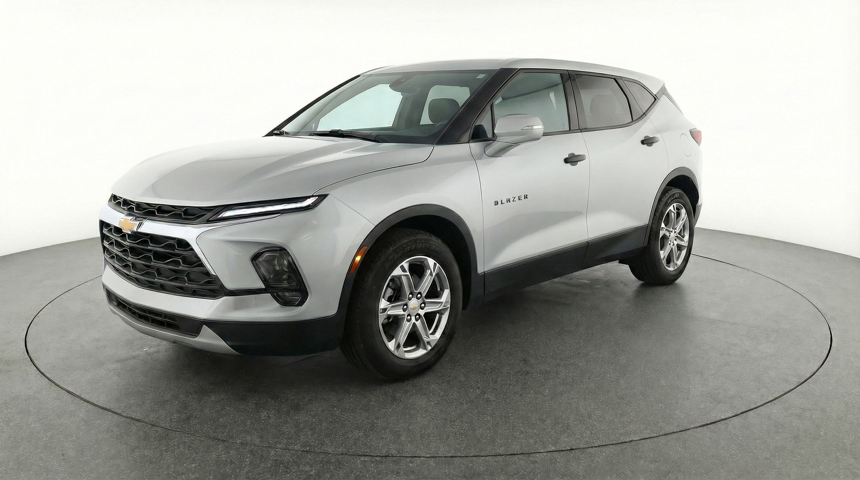 Used 2025 Chevrolet Blazer LT image 3