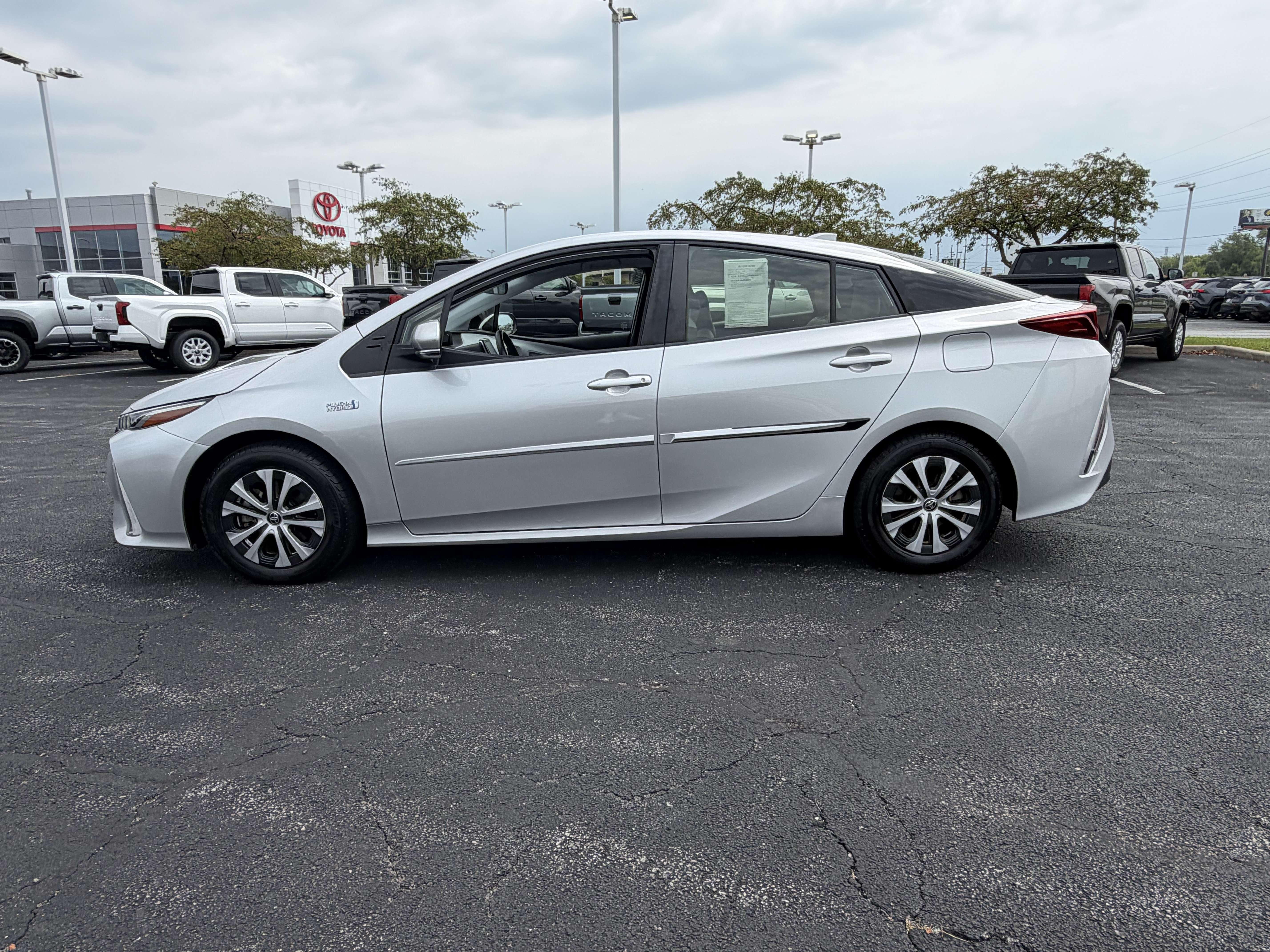 Used 2021 Toyota Prius Prime XLE FWD image 5
