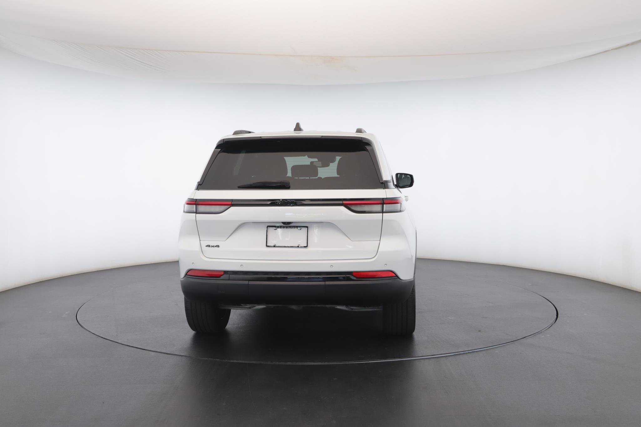 Used 2024 Jeep Grand Cherokee Altitude image 27