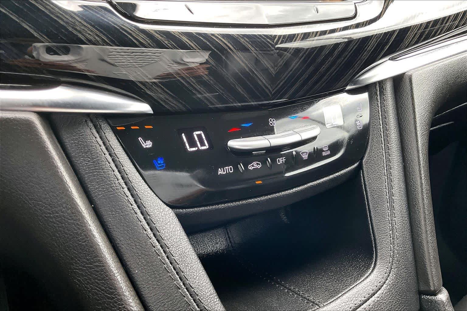 Certified 2025 Cadillac XT6 Premium Luxury FWD image 36