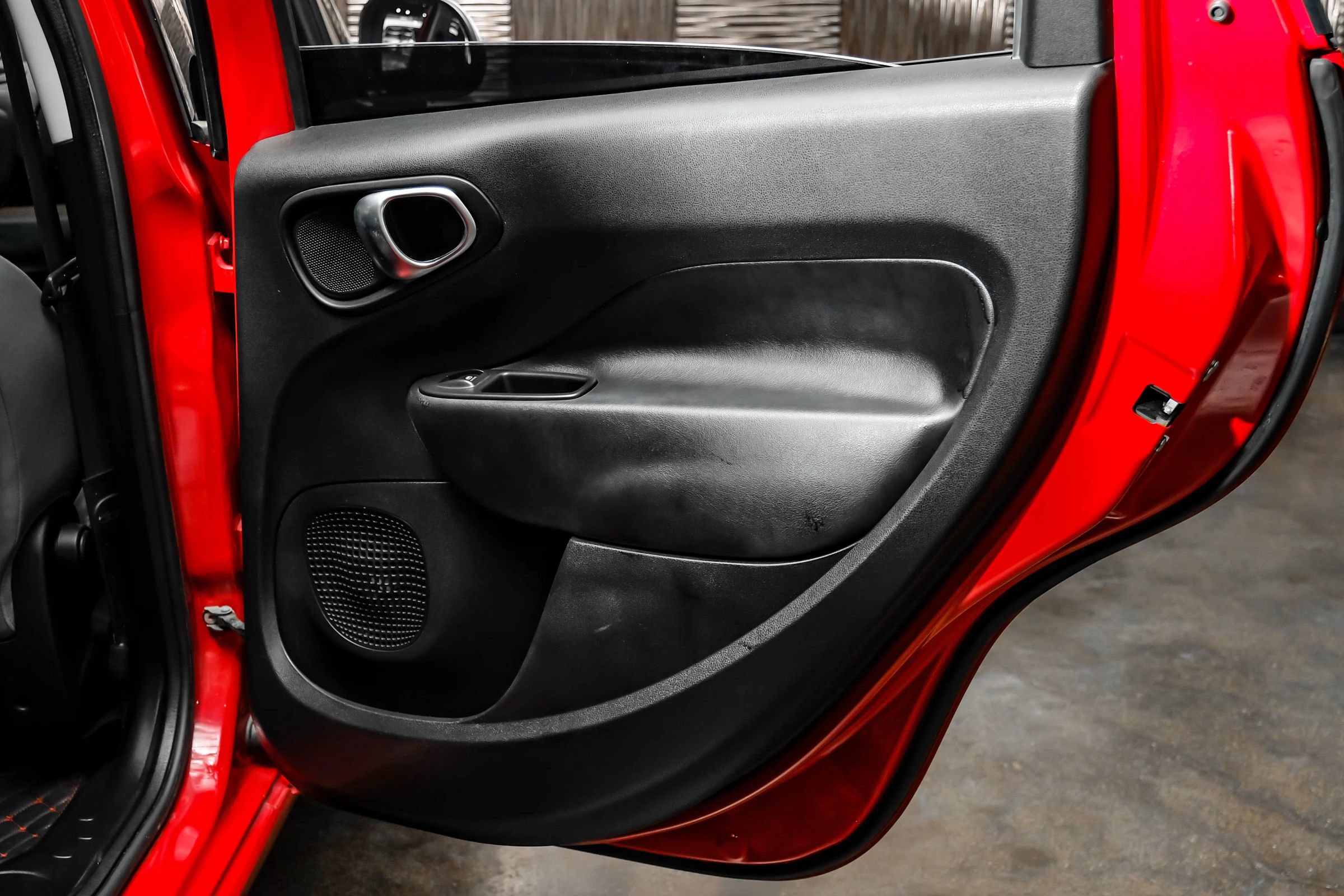 Used 2017 FIAT 500L Lounge w/ Dual-Pane Sunroof Package FWD image 44