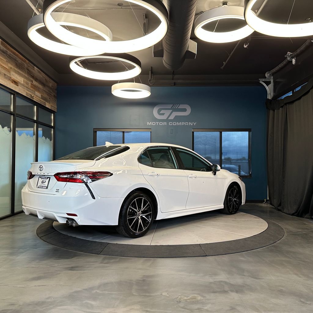 Used 2022 Toyota Camry SE AWD/4WD image 3