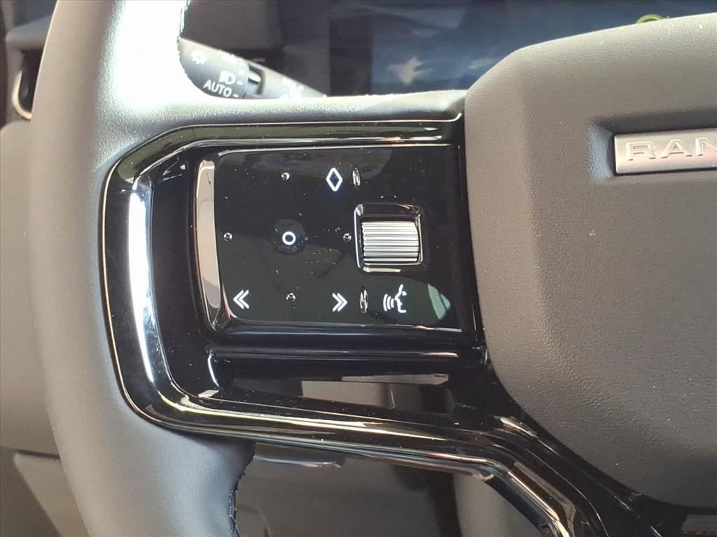 New 2026 Land Rover Range Rover Evoque Dynamic SE image 16