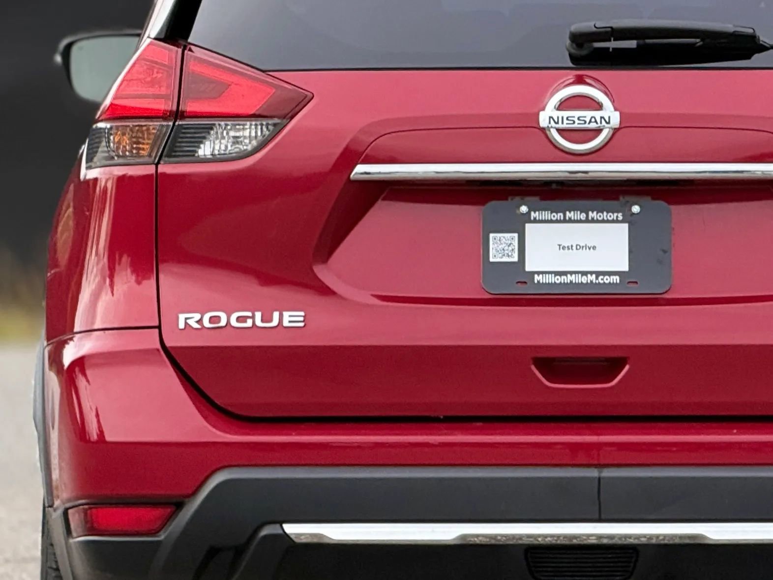 Used 2017 Nissan Rogue SV AWD/4WD image 13