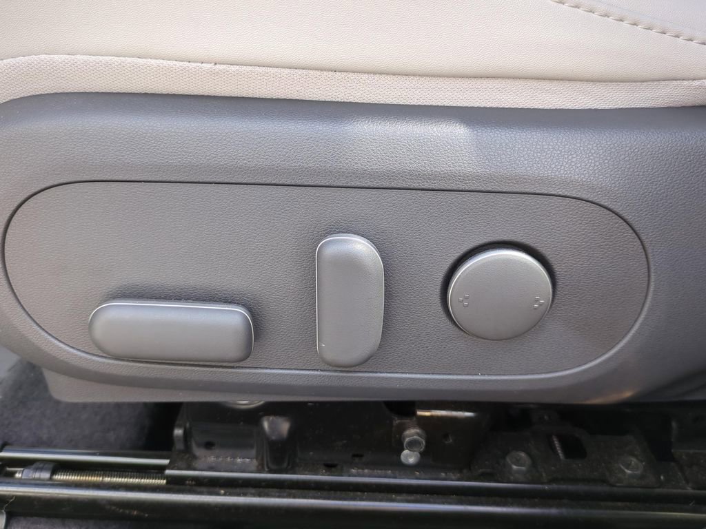 Used 2024 Hyundai Kona Limited image 18