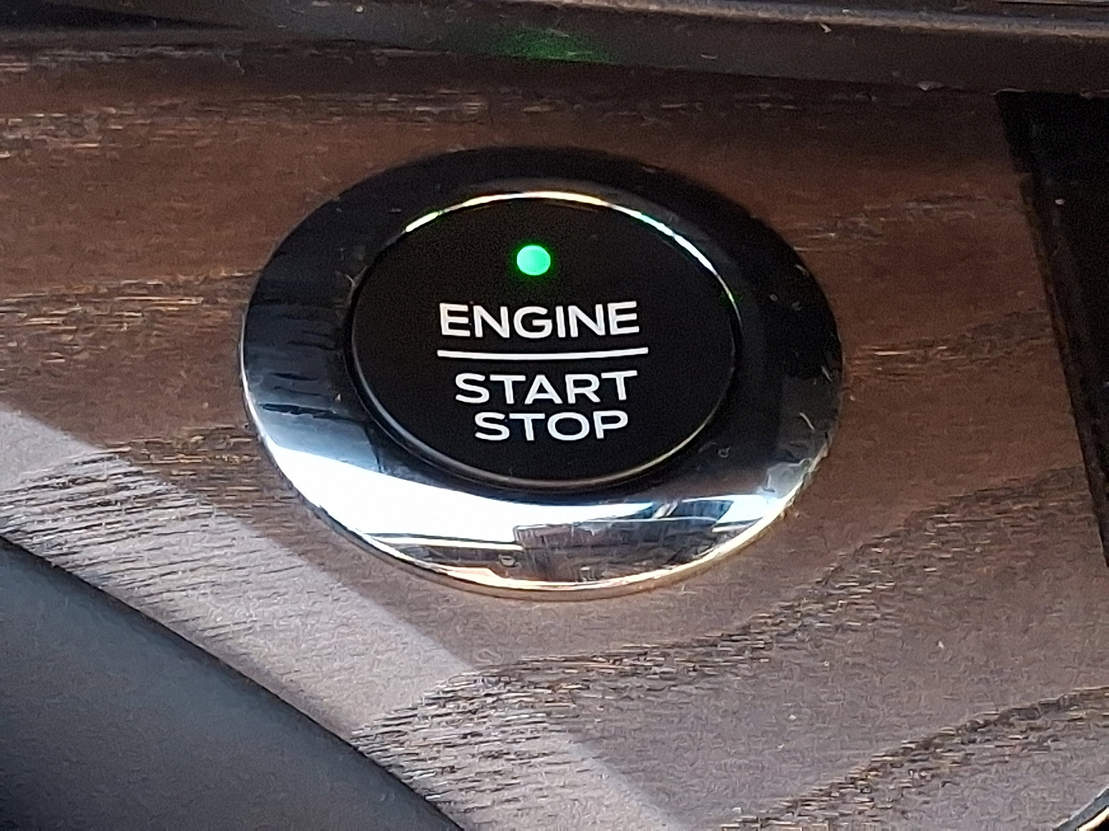 Used 2020 Ford Explorer Platinum w/ Premium Technology Package image 23