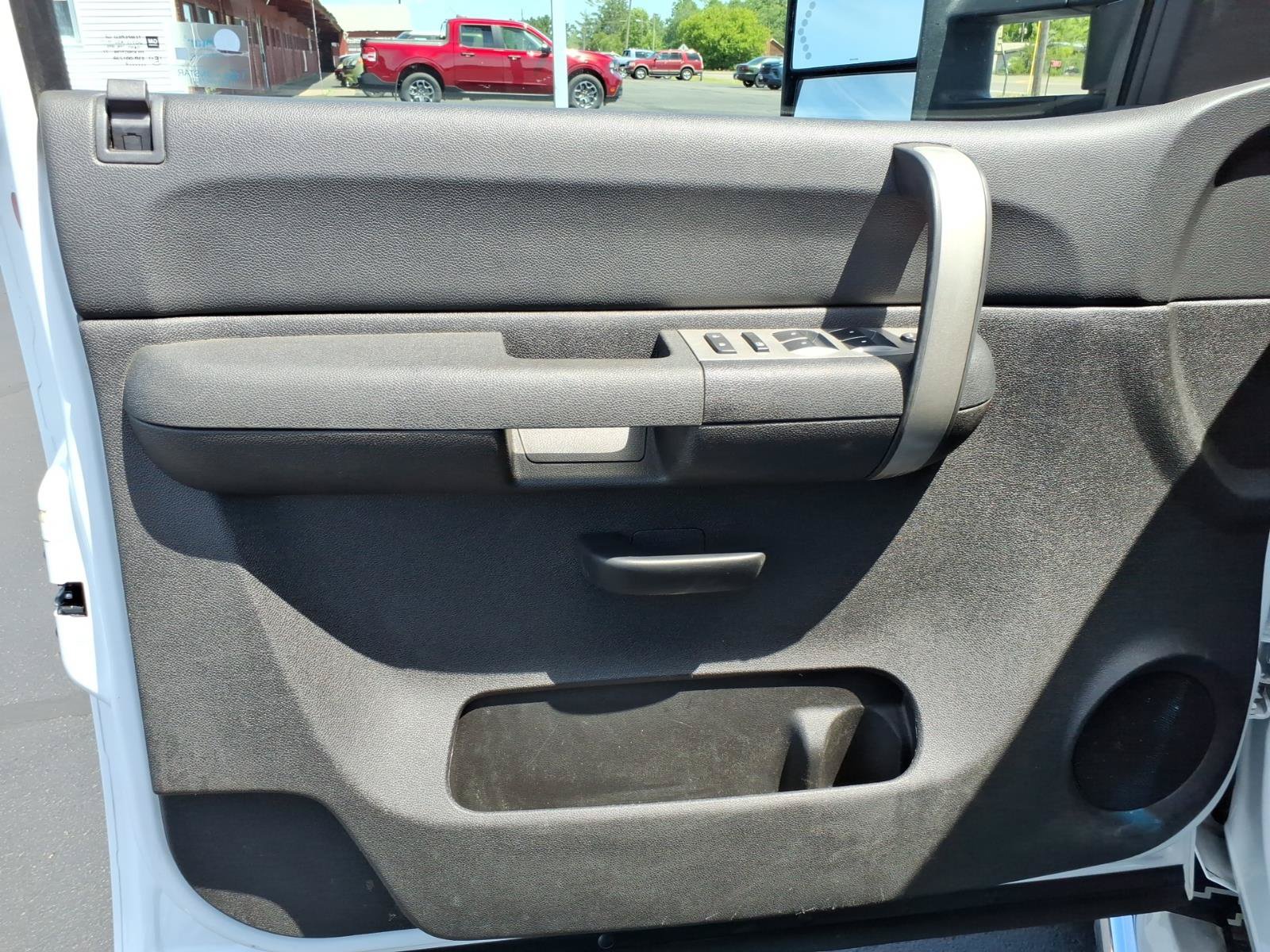 Used 2008 Chevrolet Silverado 2500 LT w/ 1LT Convenience Package AWD/4WD image 11