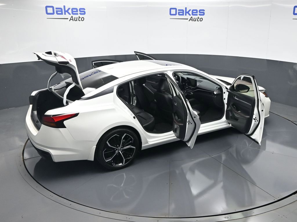 Used 2024 Nissan Altima 2.5 SR w/ SR Premium Package image 57