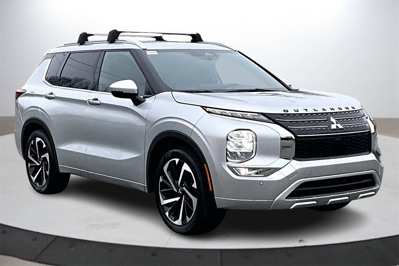 Used 2022 Mitsubishi Outlander SEL image 2