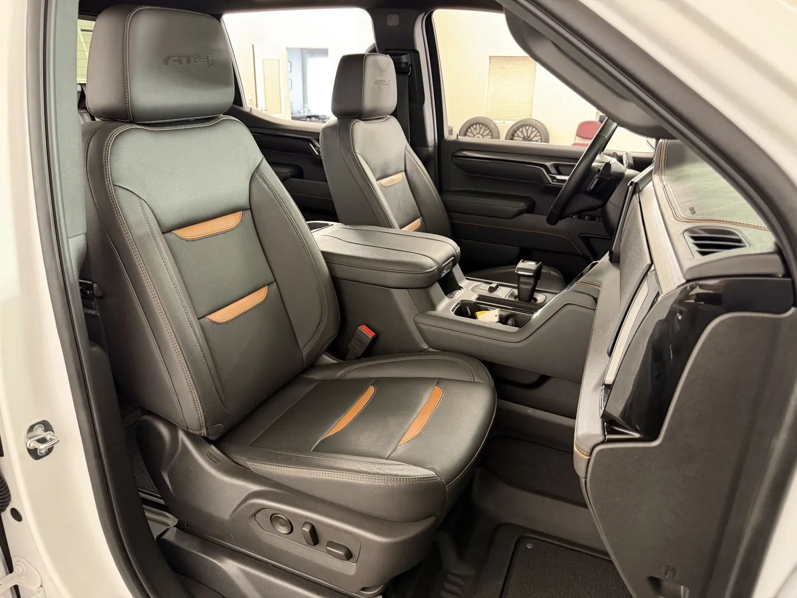 Used 2023 GMC Sierra 1500 AT4 w/ AT4 Preferred Package AWD/4WD image 40