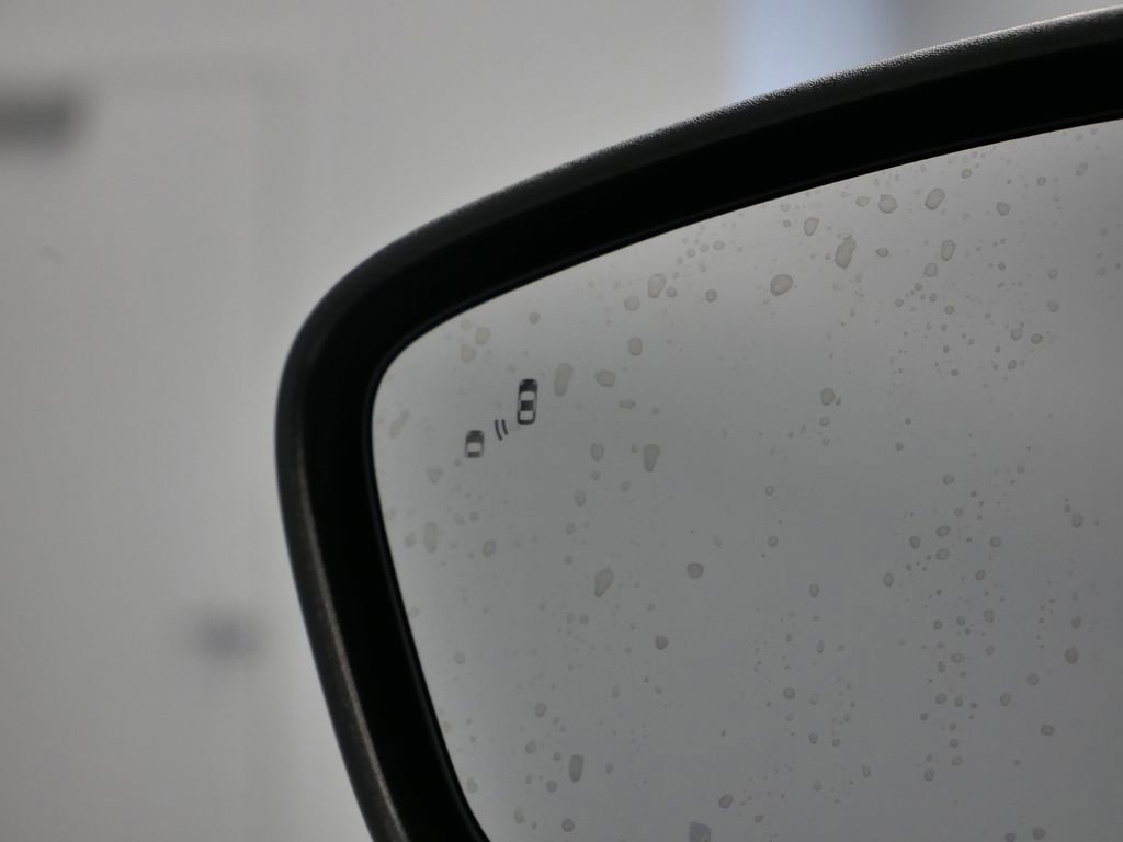 Used 2020 Ford Escape Titanium image 28