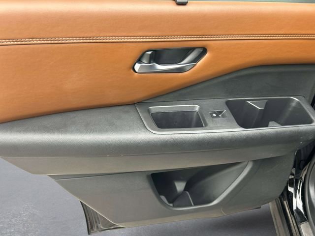 Used 2022 Nissan Pathfinder Platinum w/ Lighting Package (N92) image 19