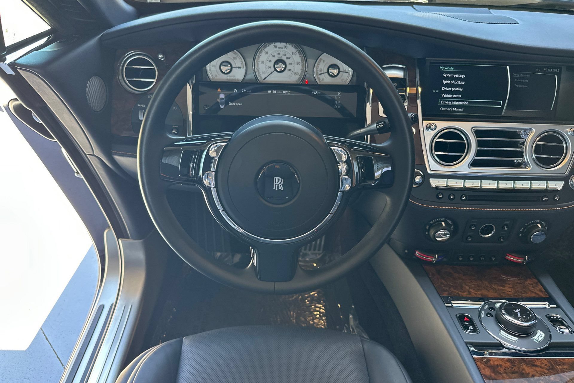 Used 2019 Rolls-Royce Dawn RWD image 17