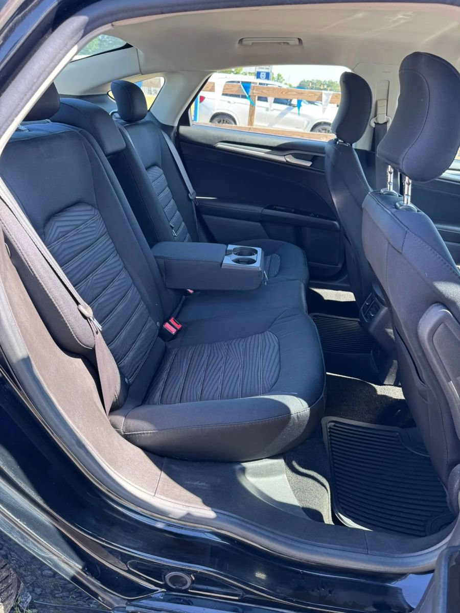 Used 2016 Ford Fusion SE FWD image 13