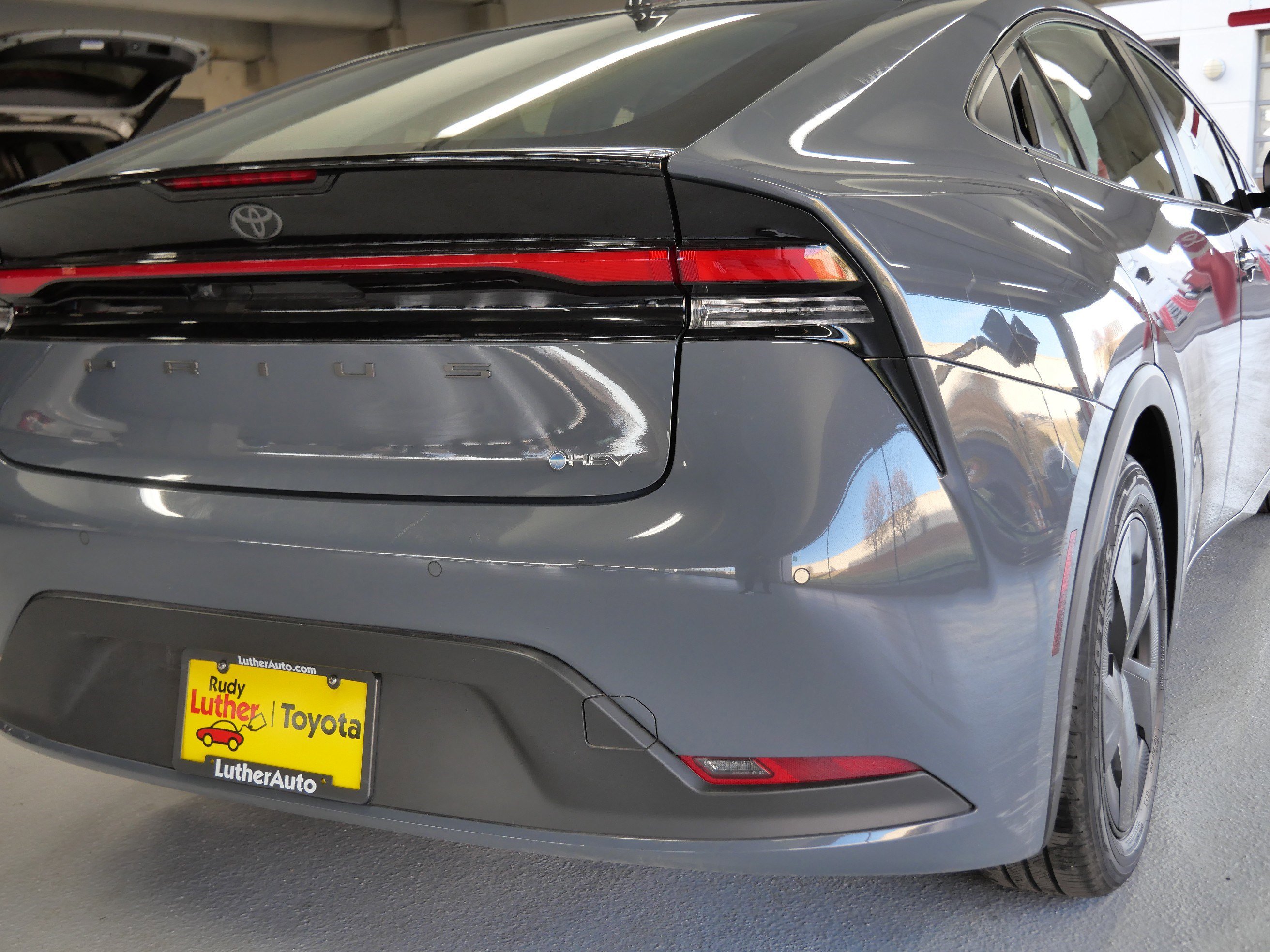 Used 2025 Toyota Prius LE image 18