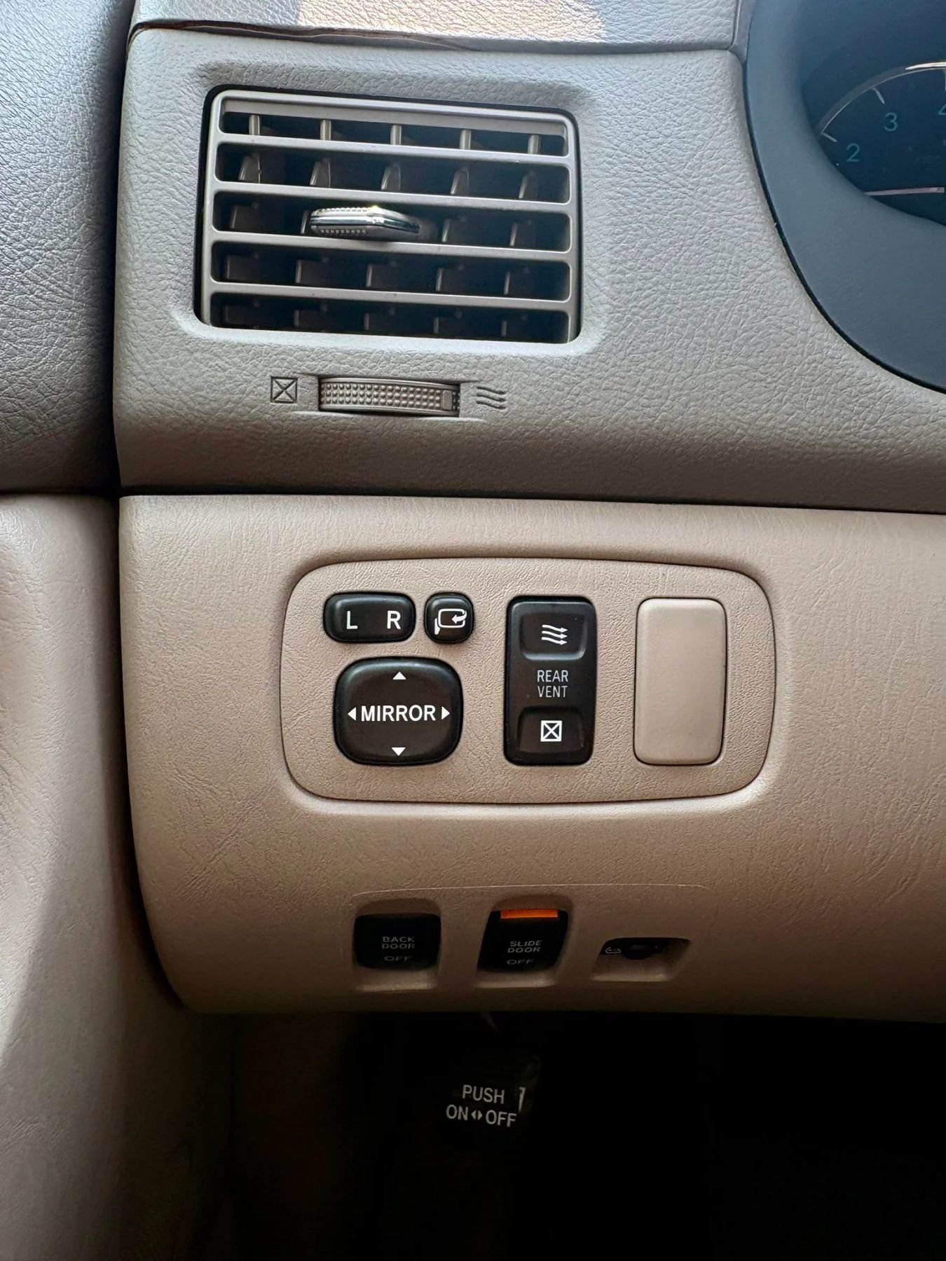 Used 2006 Toyota Sienna XLE w/ XLE Pkg 8 FWD image 37