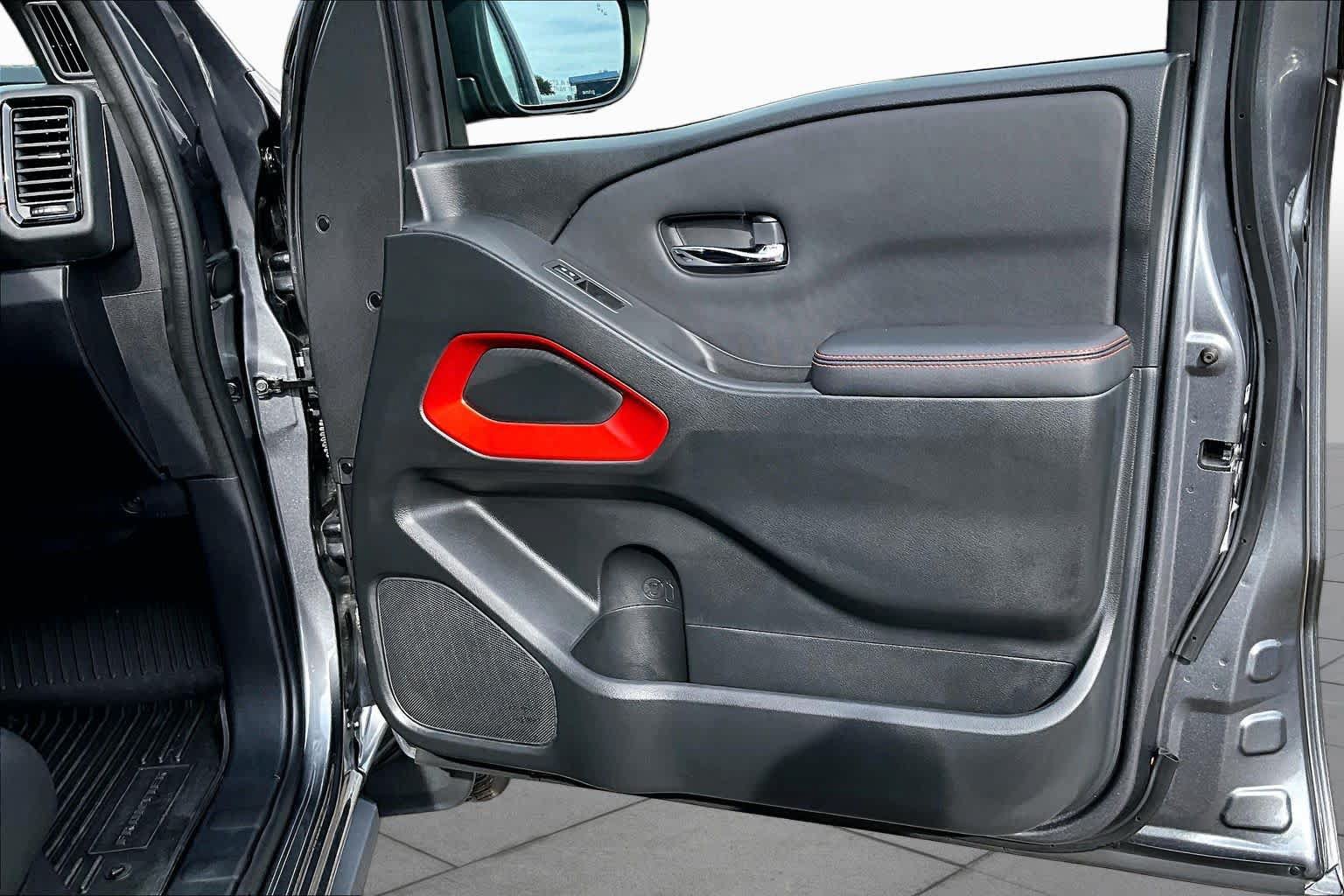 Used 2022 Nissan Frontier Pro-X RWD image 23