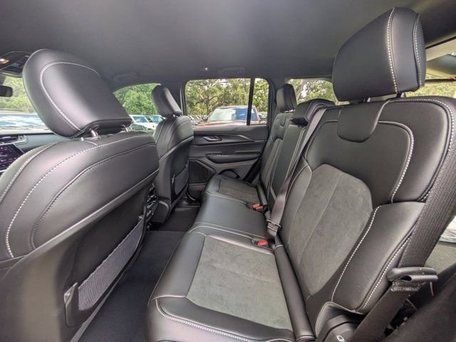 New 2025 Jeep Grand Cherokee Altitude image 12
