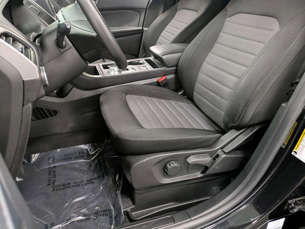 Used 2024 Ford Edge SE w/ Black Appearance Package AWD/4WD image 12