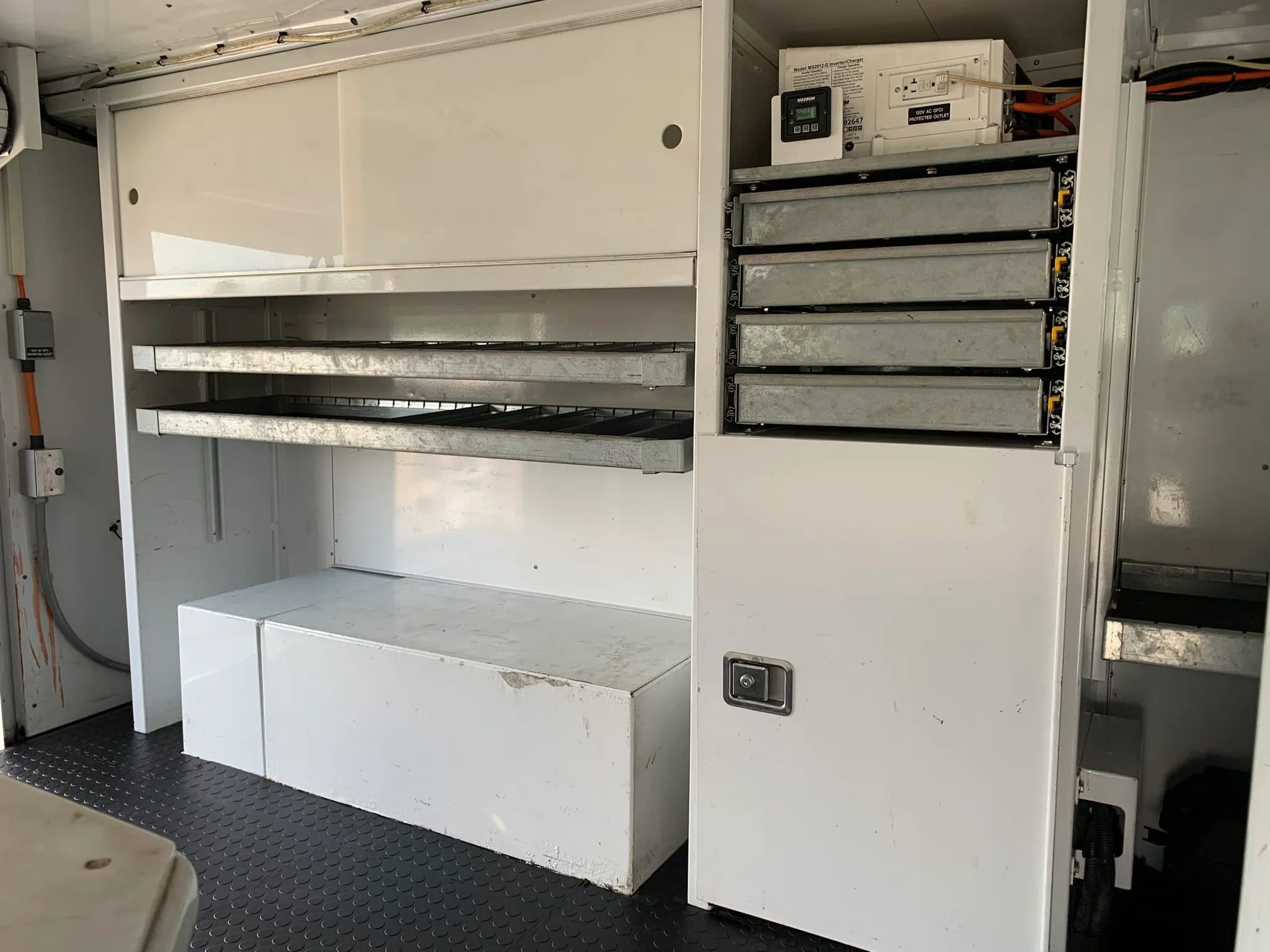 Used 2018 Ford E-350 and Econoline 350 Super Duty RWD image 26