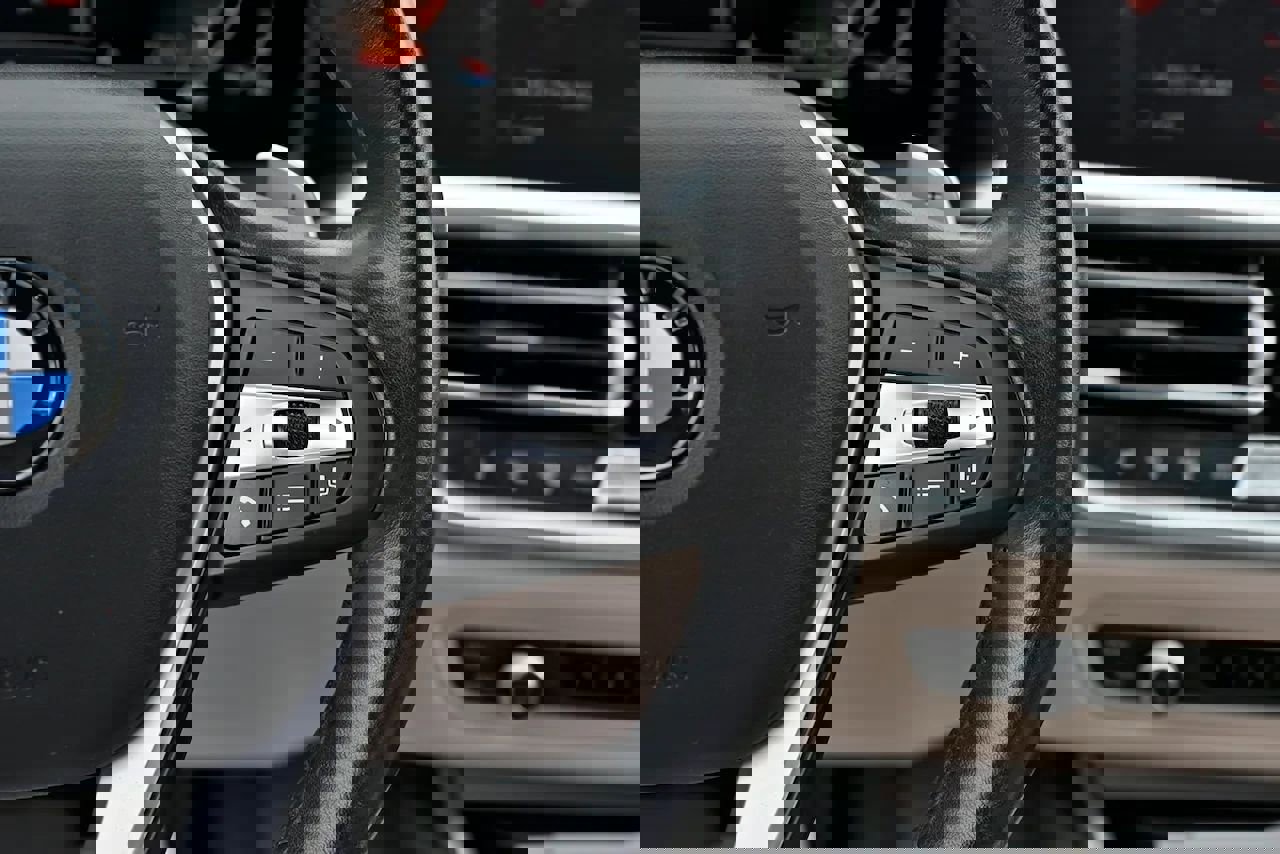 Used 2021 BMW 330i Sedan w/ Driving Assistance Package image 21