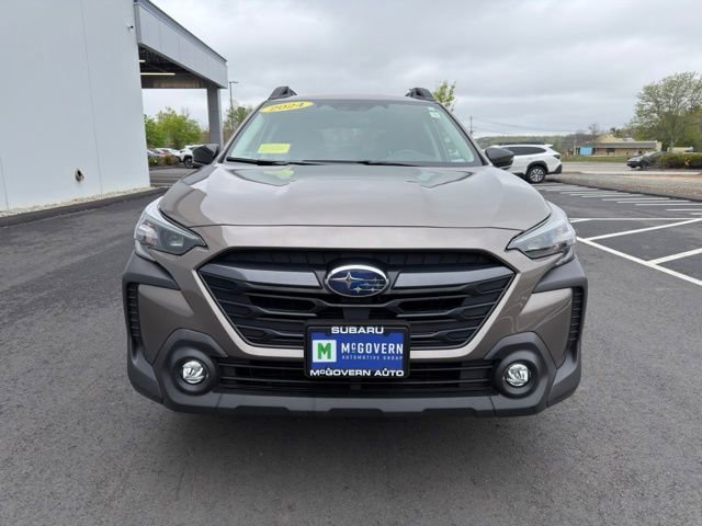 Used 2024 Subaru Outback Premium AWD/4WD image 2