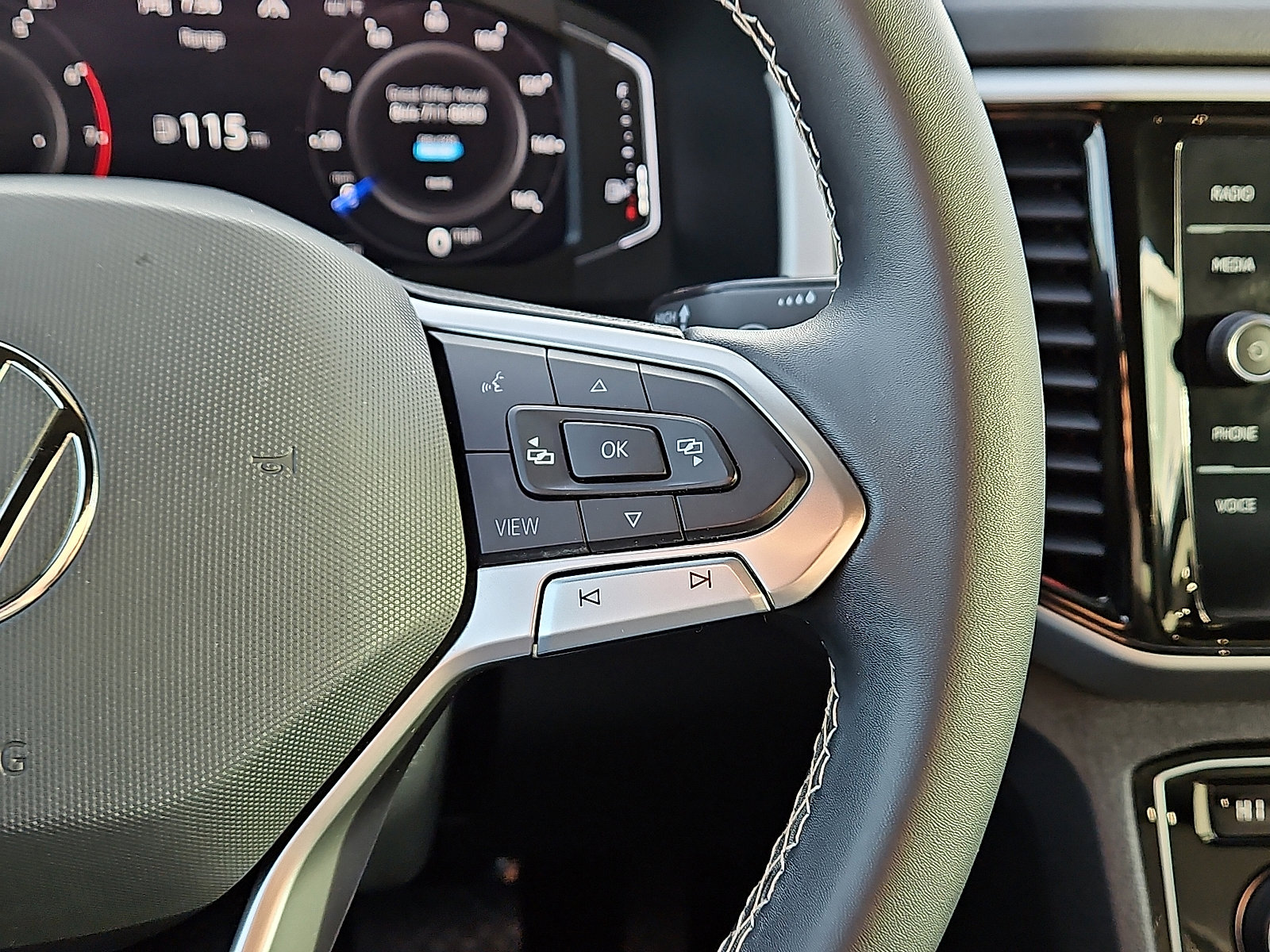 Certified 2023 Volkswagen Atlas Cross Sport SE image 18