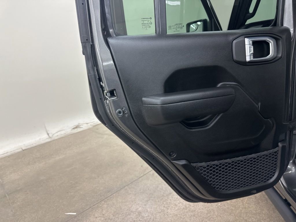 Used 2025 Jeep Gladiator Sport image 29