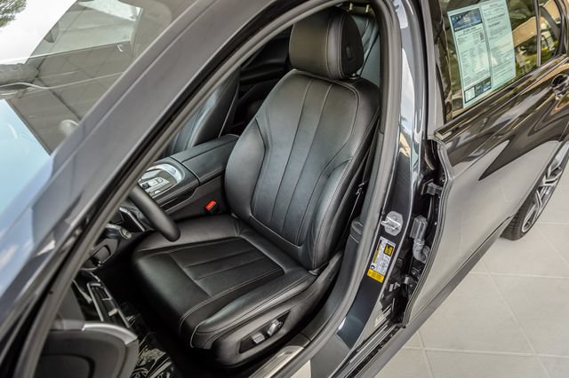 Used 2019 BMW 740i w/ M Sport Package RWD image 40
