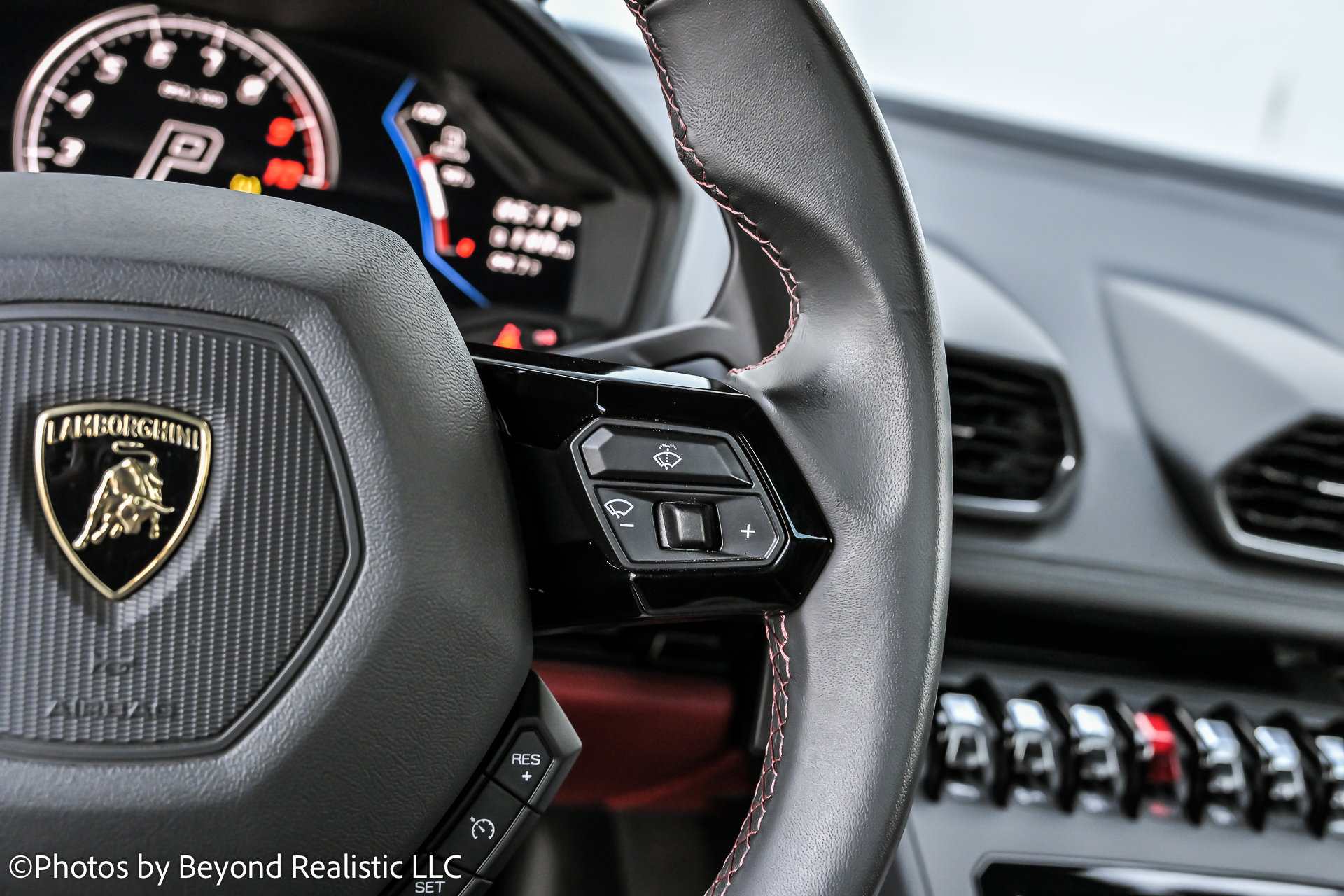 Used 2024 Lamborghini Huracan EVO image 31
