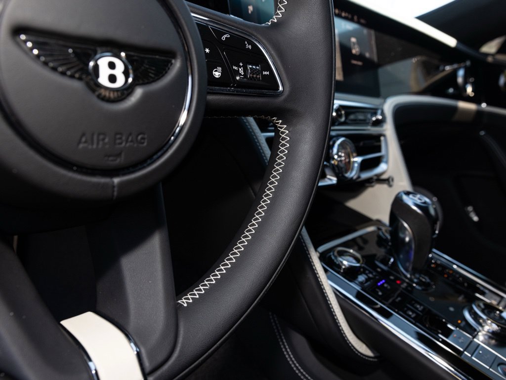 Used 2025 Bentley Flying Spur Plug-In Hybrid AWD/4WD image 43