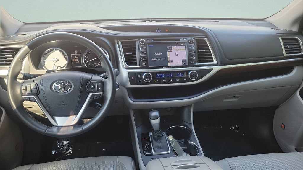 Used 2016 Toyota Highlander Limited w/ Driver Technology Package AWD/4WD image 11