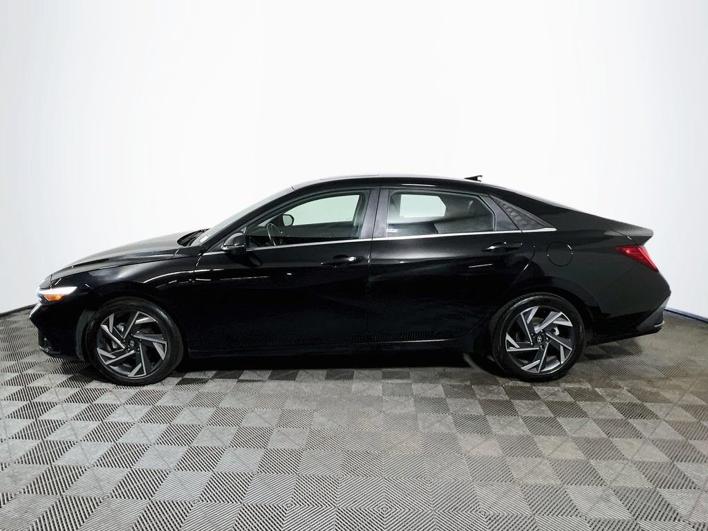 Used 2024 Hyundai Elantra Limited FWD image 4