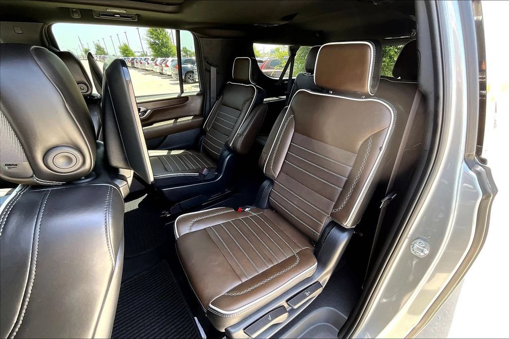 Used 2025 GMC Yukon XL Denali Ultimate AWD/4WD image 29