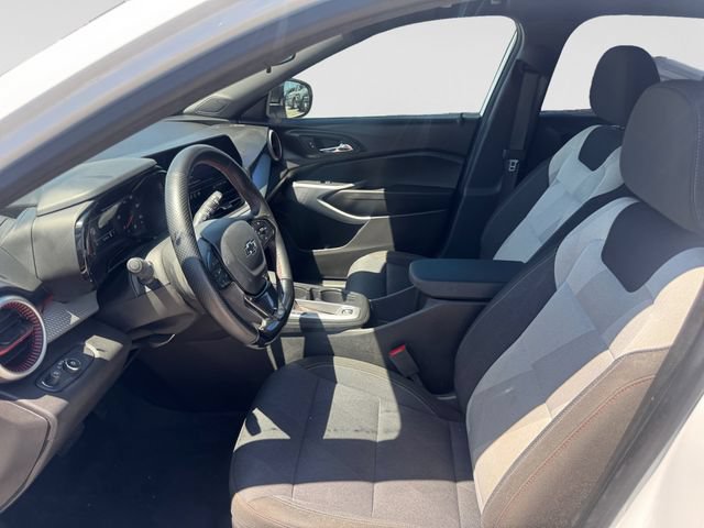 Used 2025 Chevrolet Trax RS w/ Sunroof Package FWD image 11