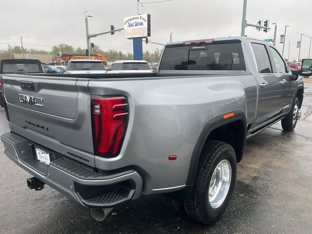 Used 2026 GMC Sierra 3500 Denali Ultimate w/ LPO, Black Badging Package AWD/4WD image 6