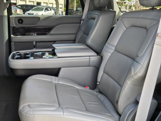 Used 2020 Lincoln Navigator Reserve image 17