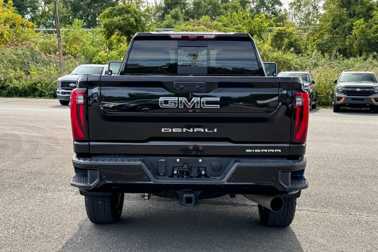Used 2025 GMC Sierra 3500 Denali Ultimate AWD/4WD image 4