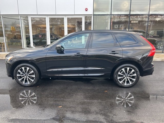 Certified 2025 Volvo XC60 B5 Core image 2