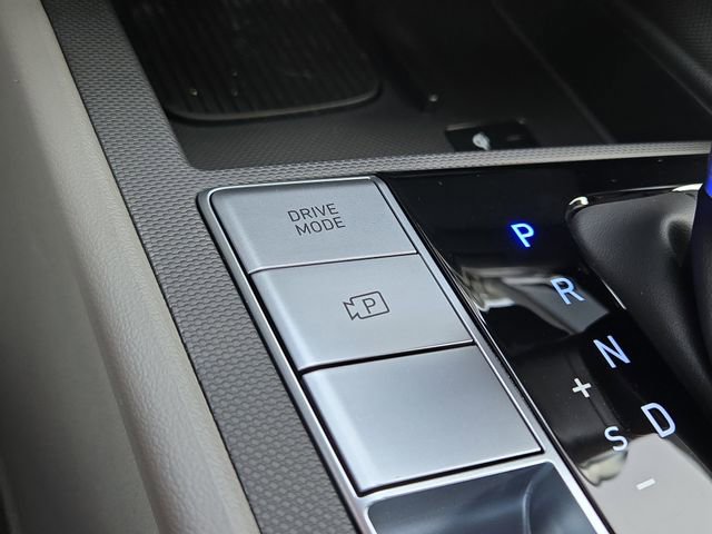 New 2025 Hyundai Elantra SEL FWD image 17