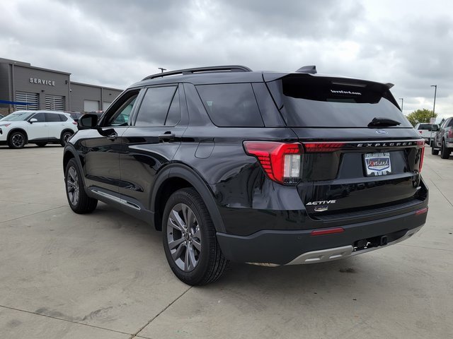 Used 2025 Ford Explorer Active w/ Active Comfort Package image 5