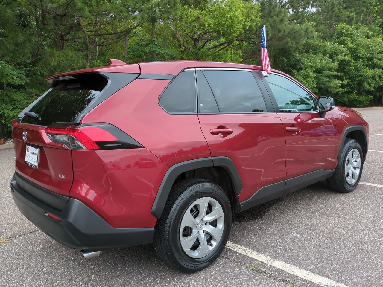 Used 2022 Toyota RAV4 LE FWD image 4