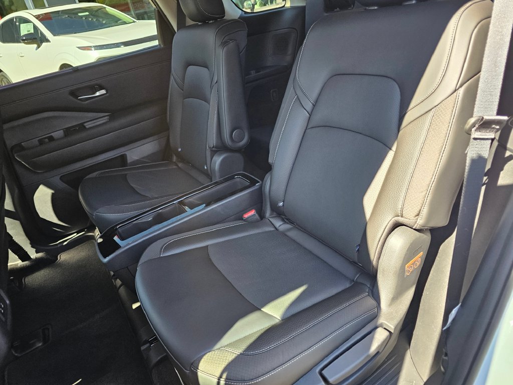 New 2026 Nissan Pathfinder SL w/ SL Premium Package AWD/4WD image 13
