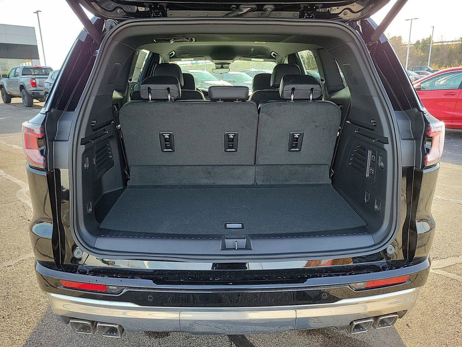 New 2026 GMC Acadia Denali w/ Super Cruise Package FWD image 7